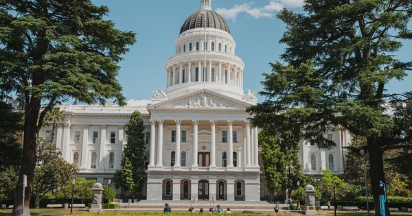 The white domed California State Capitol building in Sacramento under a clear sky