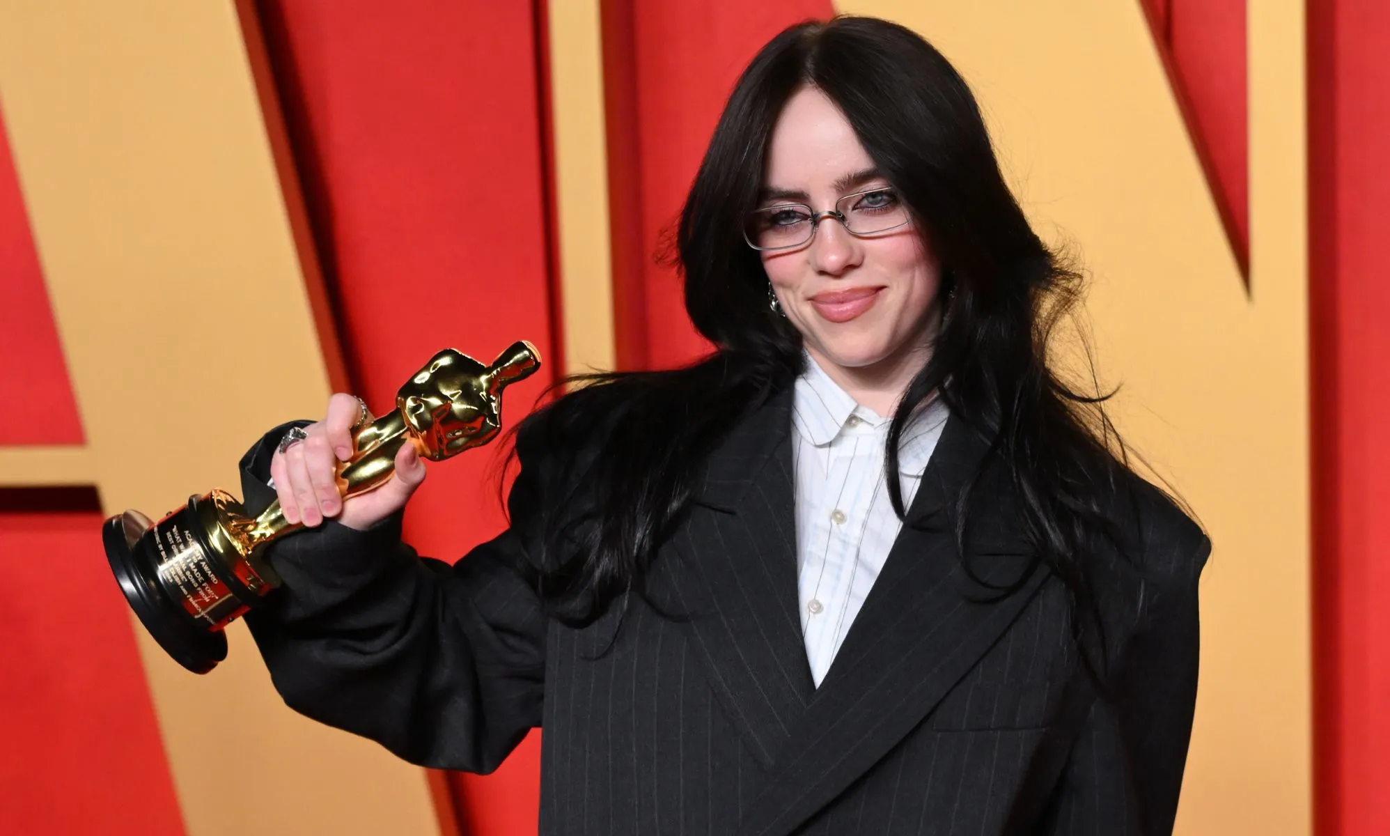 Umm, why did Billie Eilish just add everyone to her close friends on Instagram?