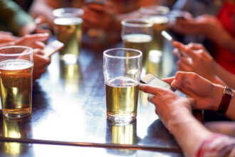 Bold US bar gives free beer to straight men during June!